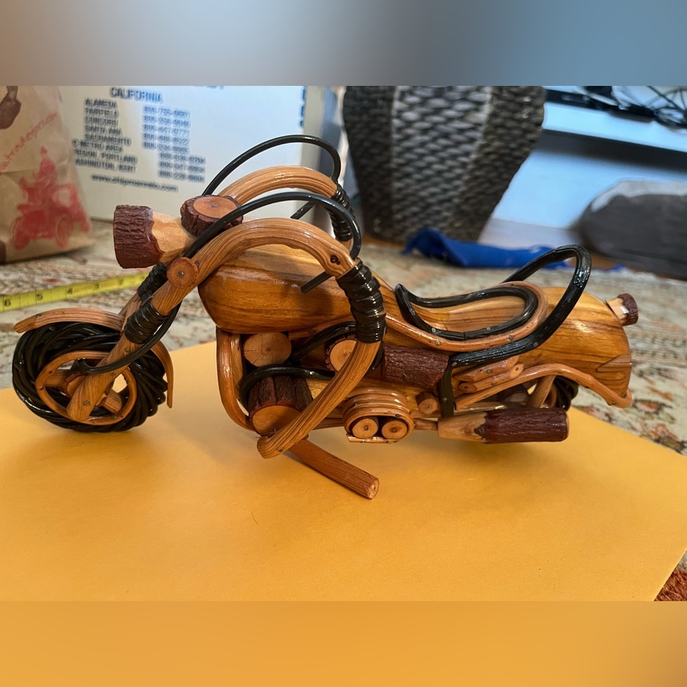 Wooden motor cycle - Picture 2 of 10